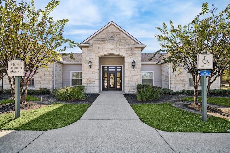 Arbor Pines Apartments photo 2