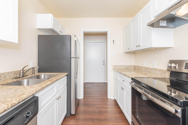 Camelot Apartments photo 3