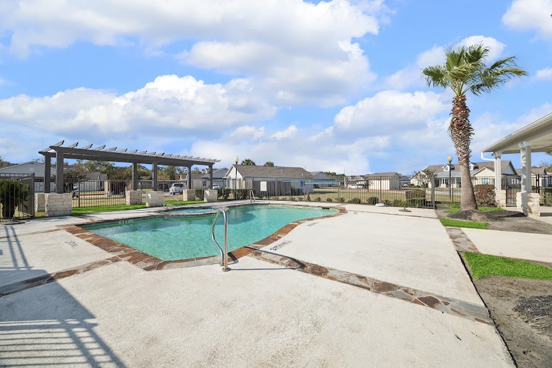 Palm Garden Apartment Homes photo 2