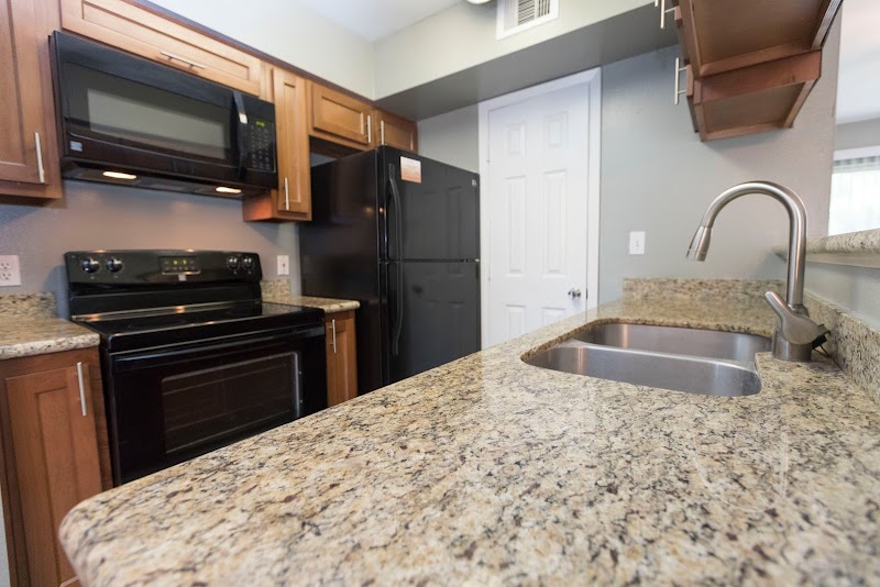 Pine Hollow Apartments photo 2