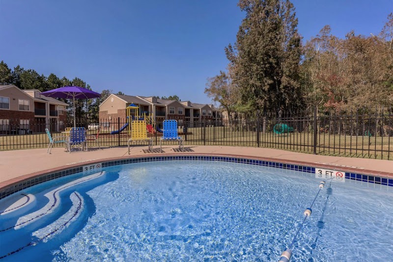 Pine Hollow Apartments photo 3