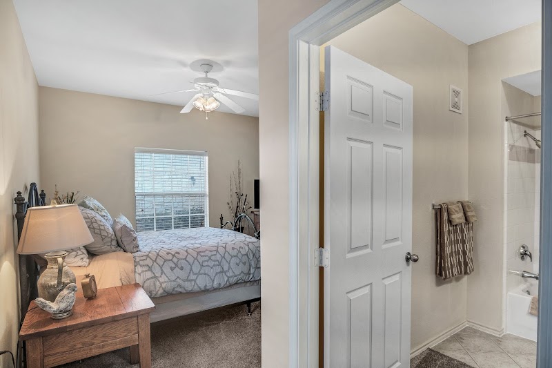 Springfield Apartments photo 2