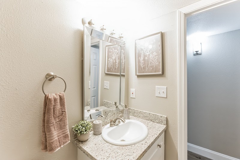 Sussex Manor Apartments photo 3