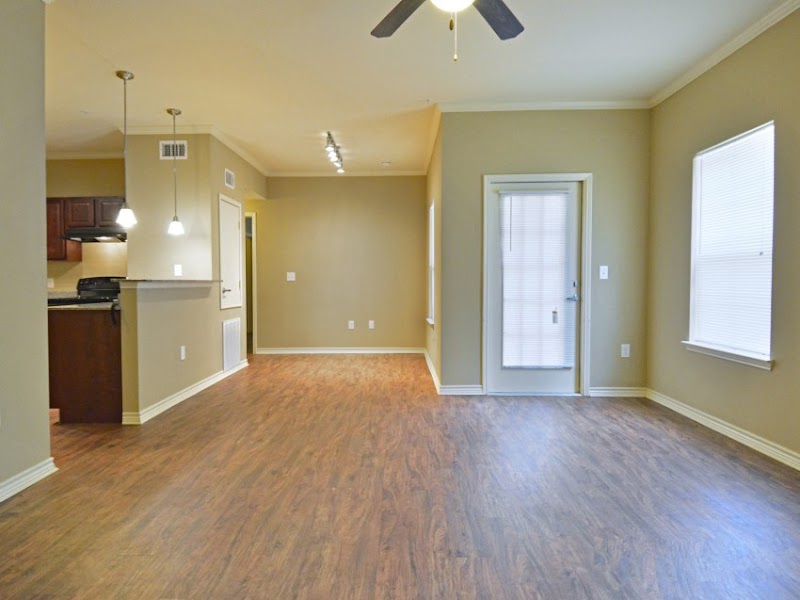 Willow Bend Apartments photo 3